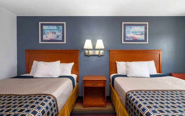 photo 2 of Travelodge by Wyndham Spirit Lake/Okoboji