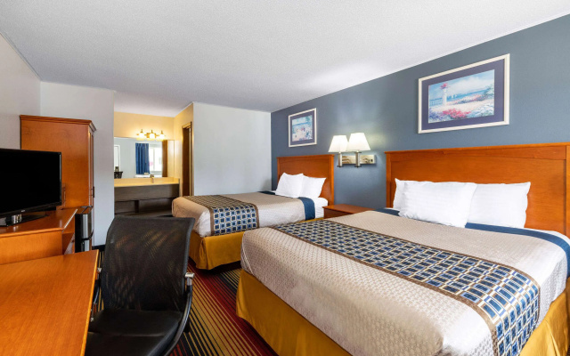 photo 3 of Travelodge by Wyndham Spirit Lake/Okoboji