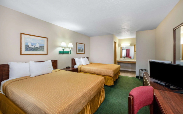 photo 4 of Travelodge by Wyndham Spirit Lake/Okoboji