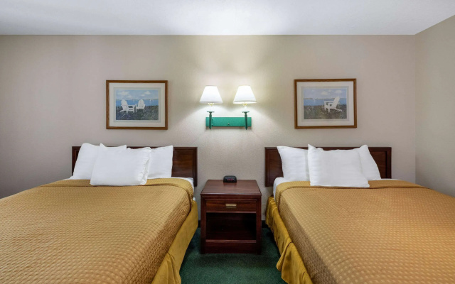 photo 5 of Travelodge by Wyndham Spirit Lake/Okoboji