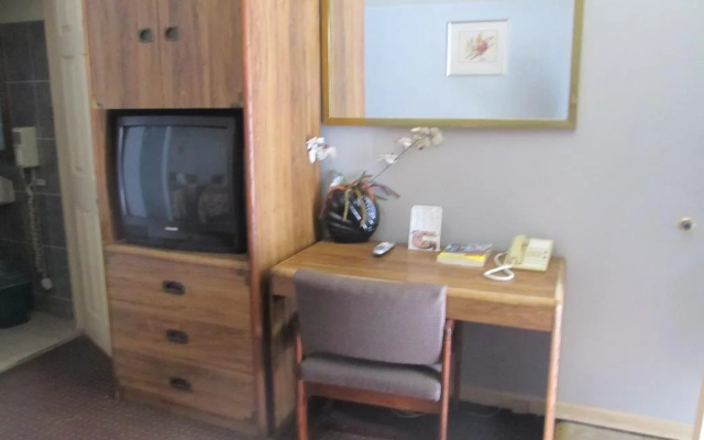 photo 4 of Great Lakes Motel