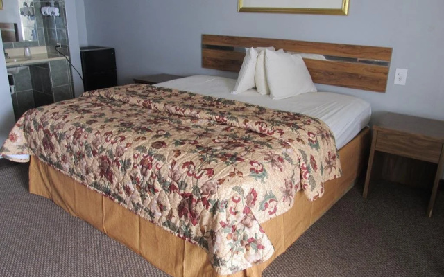 photo 5 of Great Lakes Motel