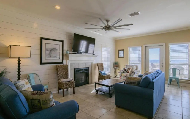 photo 5 of Great Location- Gulf-Front Home w/pool - "Heavenly Sunrise" - Sleeps up to 14.