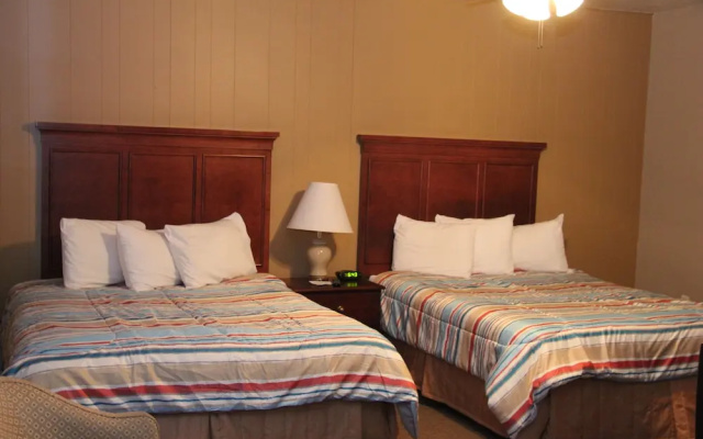photo 5 of Green Acres Hotel