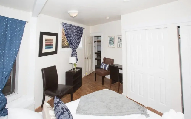 photo 2 of Green Lake Escape Seattle 4 bd 2 ba Sleeps 12!