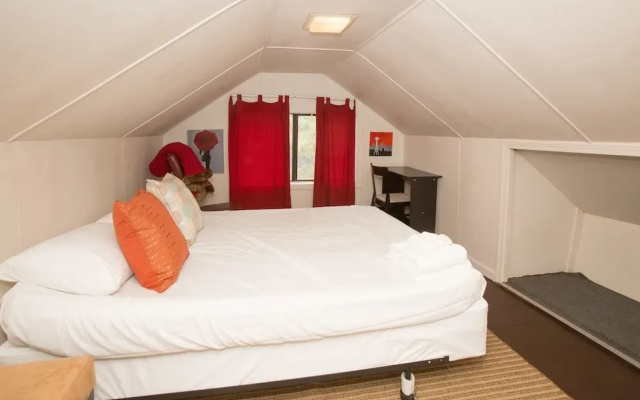 photo 5 of Green Lake Escape Seattle 4 bd 2 ba Sleeps 12!