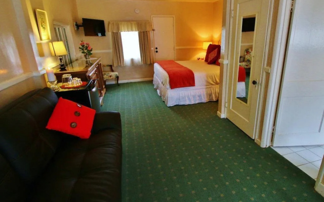 photo 2 of Carmel Green Lantern Inn