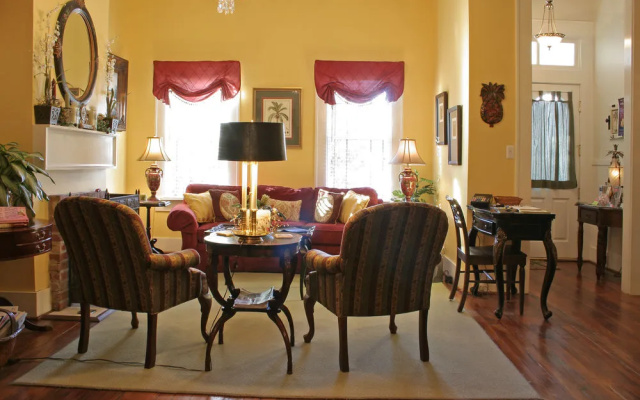 photo 2 of Green Palm Inn
