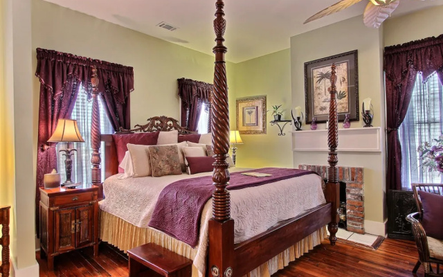photo 4 of Green Palm Inn