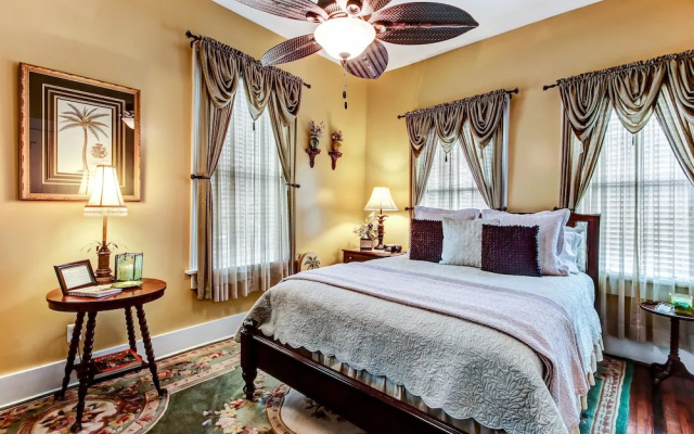 photo 5 of Green Palm Inn