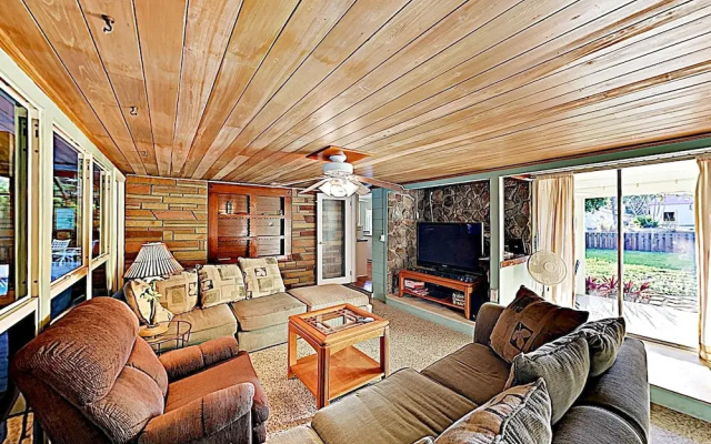 photo 2 of Tropical Oasis - 3 Minutes To Beach Home