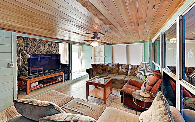 photo 3 of Tropical Oasis - 3 Minutes To Beach Home