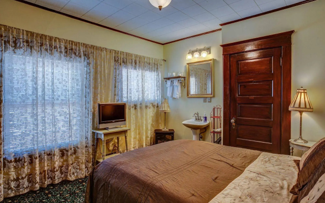 photo 3 of Greenbriar Inn