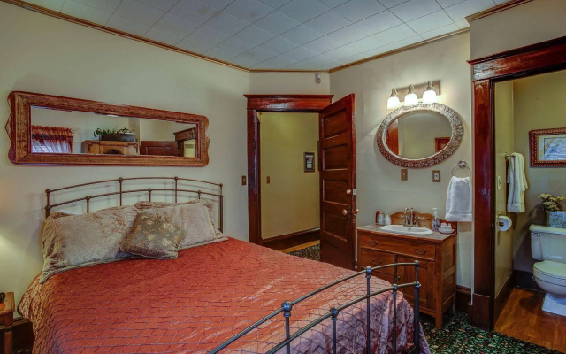 photo 5 of Greenbriar Inn