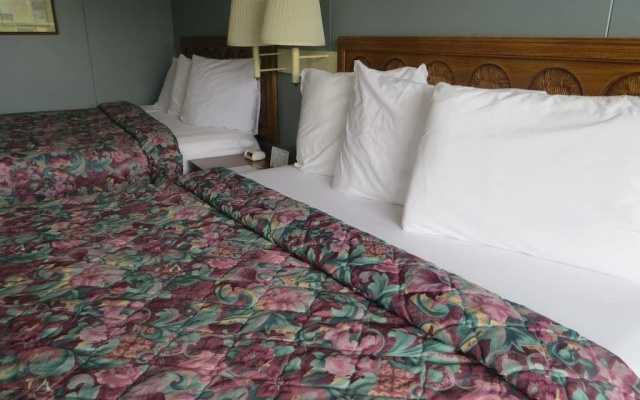 photo 2 of Greenbrier Inn