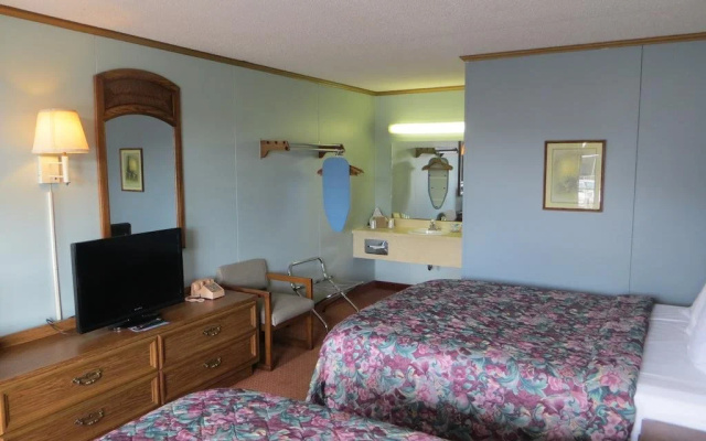 photo 3 of Greenbrier Inn