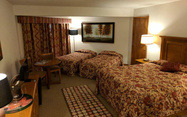 photo 3 of Greenbrier Inn