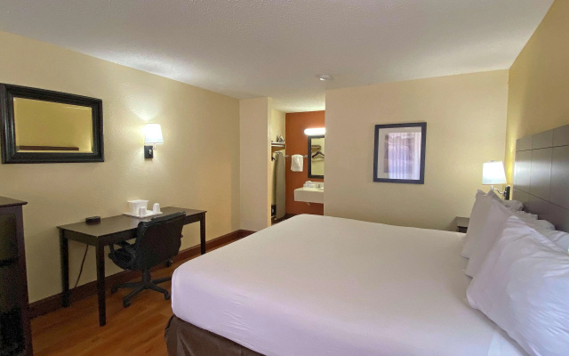 photo 3 of Greenville Airport Inn Hotel