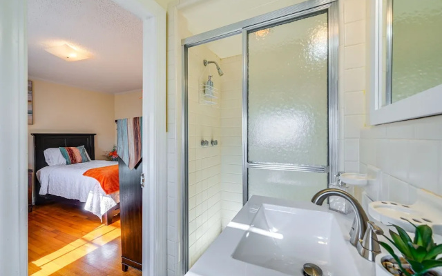 photo 5 of Greenville Home: 2 Mi to Downtown! 1 Mi to Ecu!