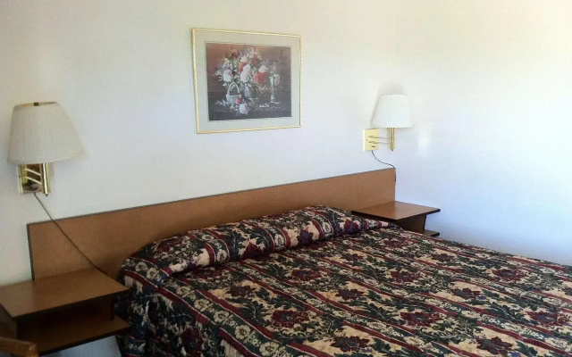 photo 2 of Greenway Motel