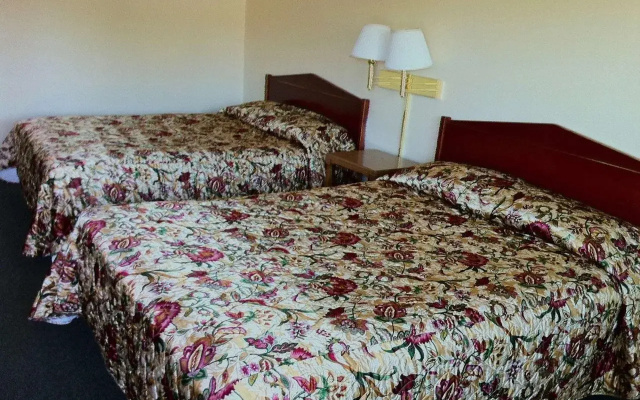 photo 3 of Greenway Motel