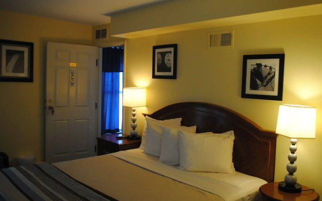 photo 2 of The Grenville Hotel and Restaurant