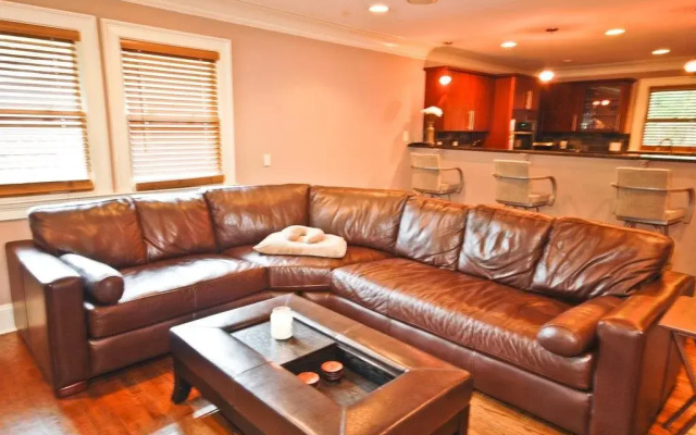 photo 2 of Gresham Getaway