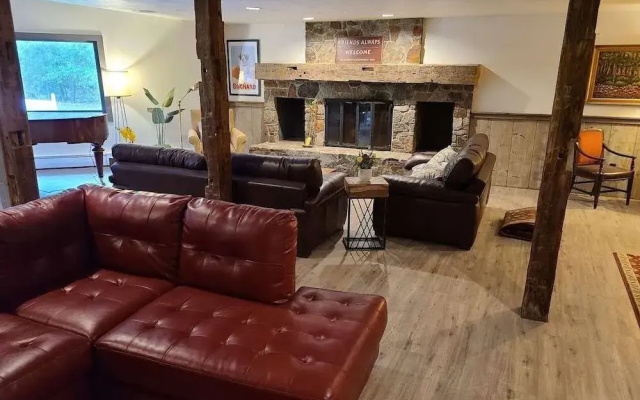 photo 4 of Grey Bonnet Inn