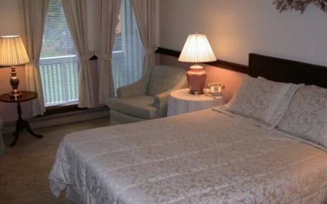 photo 5 of Grey Bonnet Inn