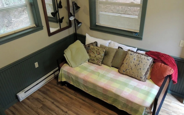 photo 5 of Grey Log #383358 - 1 Br Home