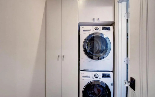 photo 4 of Grey Mist Modern 3bd 2ba on Quiet Street