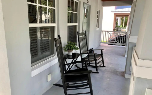 photo 5 of Grey Mist Modern 3bd 2ba on Quiet Street