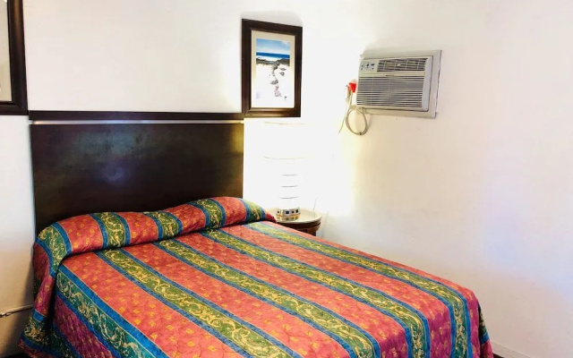 photo 4 of Griffith Park Motel - LA Hollywood Area