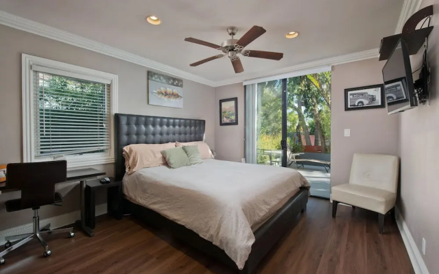 photo 2 of Ground Floor In Venice Near The Beach 3 Bedroom Home by RedAwning