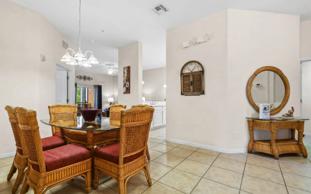 photo 2 of Ground floor unit lake view, best location, Davenport, US