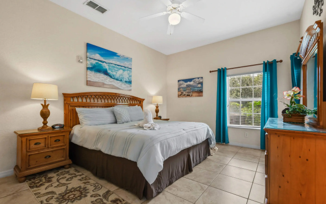 photo 5 of Ground floor unit lake view, best location, Davenport, US