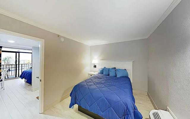 photo 2 of Ground-level Oceanfront W/ Pools & Hot Tubs 1 Bedroom Condo
