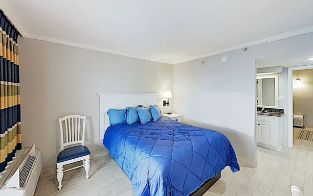 photo 4 of Ground-level Oceanfront W/ Pools & Hot Tubs 1 Bedroom Condo