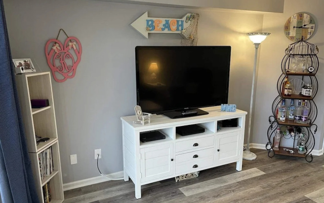 photo 2 of Grove Pointe 201