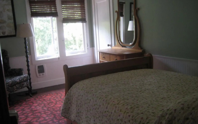 photo 4 of Guerneville Lodge