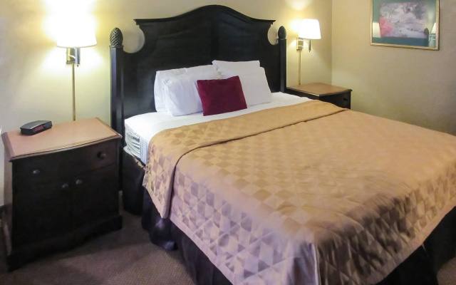 photo 3 of Eureka Springs Heritage Motel