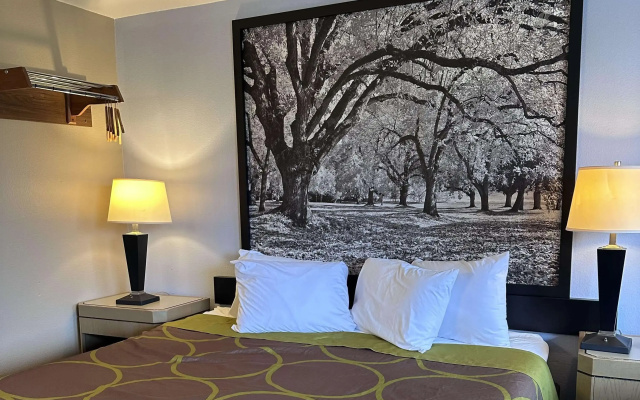 photo 3 of Super 8 by Wyndham Vancouver East