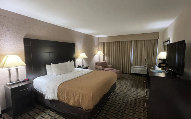 photo 3 of Quality Inn & Suites Cincinnati Downtown Area