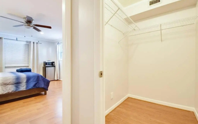 photo 4 of Guest Suite Paradiso by DIGSIFY Self Check in Private Entrance King Bed Free Parking Near PGA Beaches Roger Dean Stadium Fitteam Ballpark