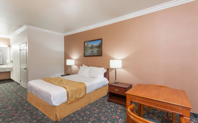 photo 4 of Days Inn & Suites by Wyndham South Gate