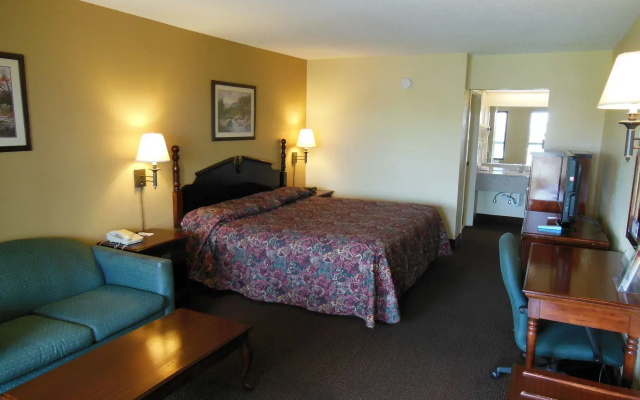 photo 3 of GuestHouse Inn Clarksville