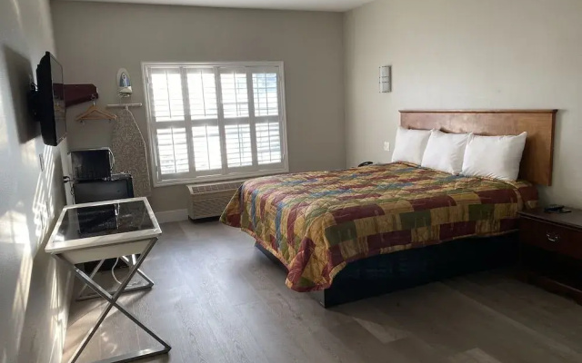 photo 3 of GuestHouse Pico Rivera Downey