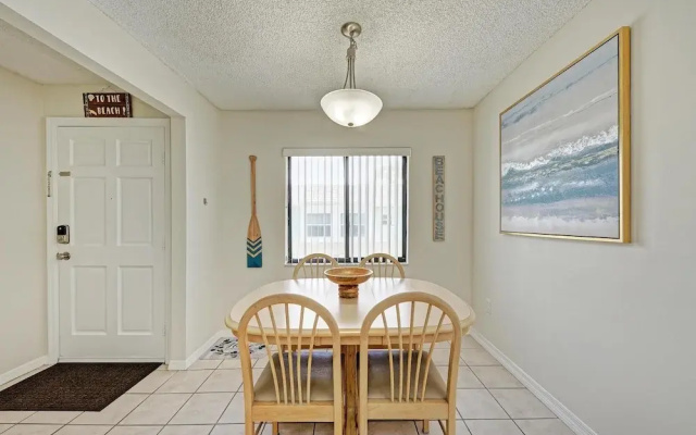 photo 2 of Gulf Breeze Ami-2bd-2ba-condo-private Beach Access-heater Pool-water Views From Every Window