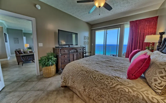 photo 2 of Luxurious High-Rise Condo with Spacious Balcony Facing the Ocean - Unit 1805 by RedAwning