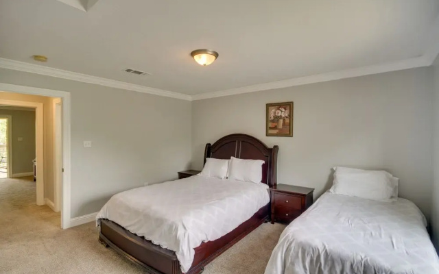 photo 4 of Gulfport Condo w/ Private Balcony - Walk to Beach!